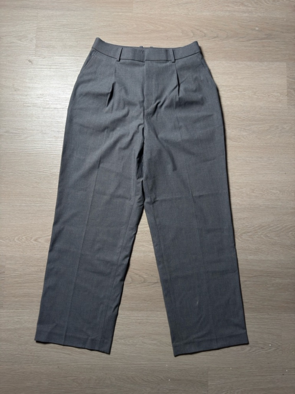 Uniqlo Men's Gray Pleated Dress Pants